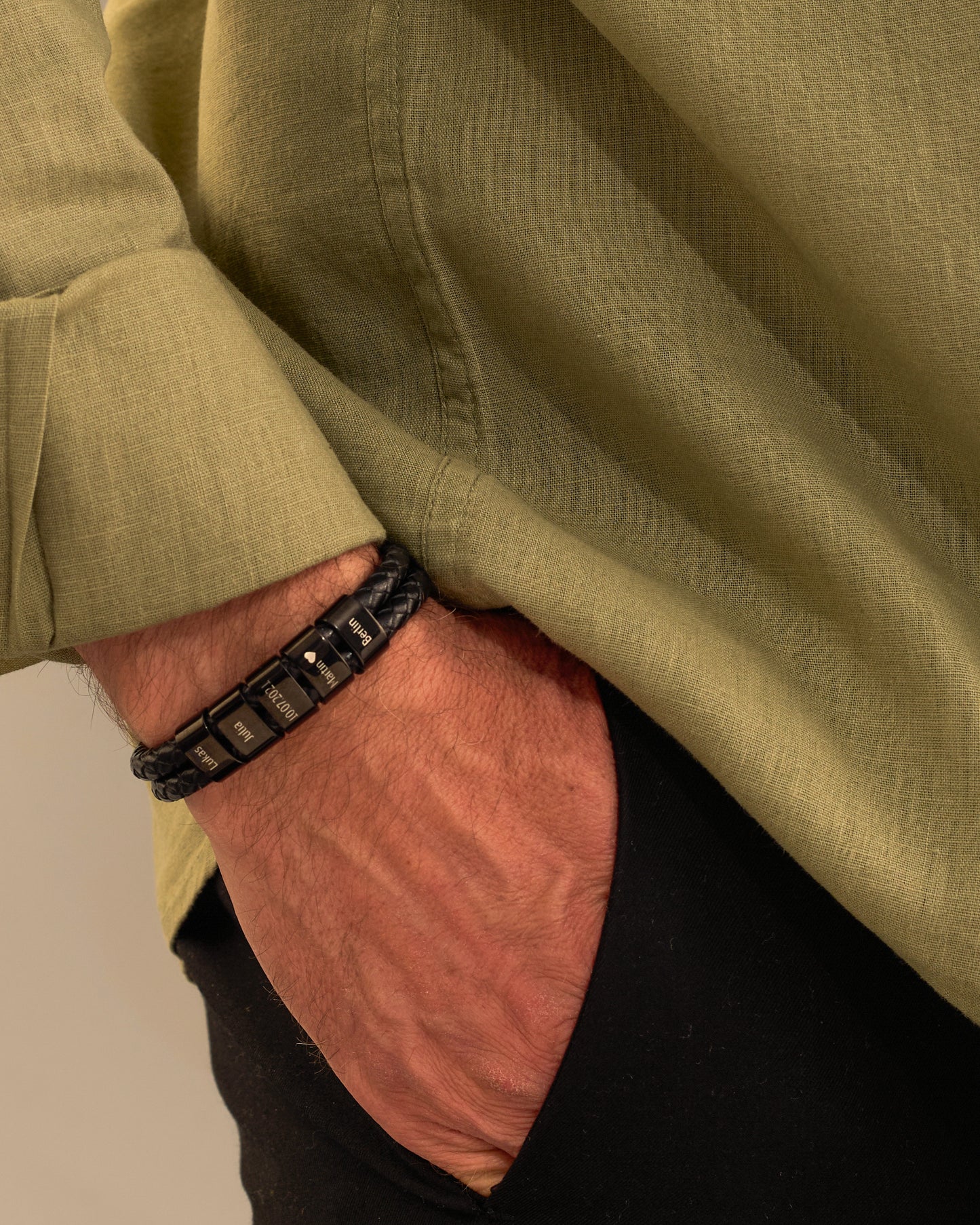 Lederarmband mit gravierten Beads