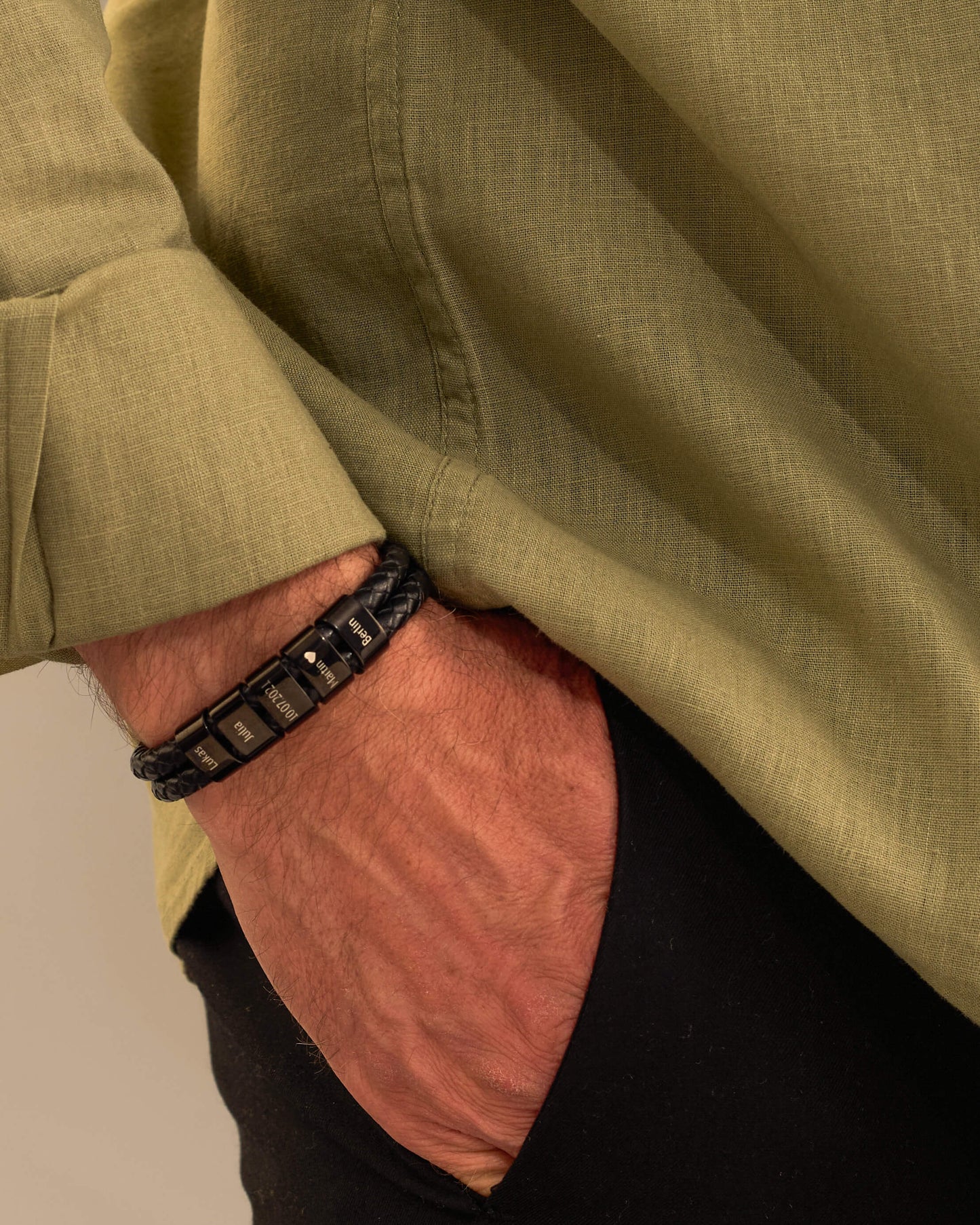 Lederarmband mit gravierten Beads