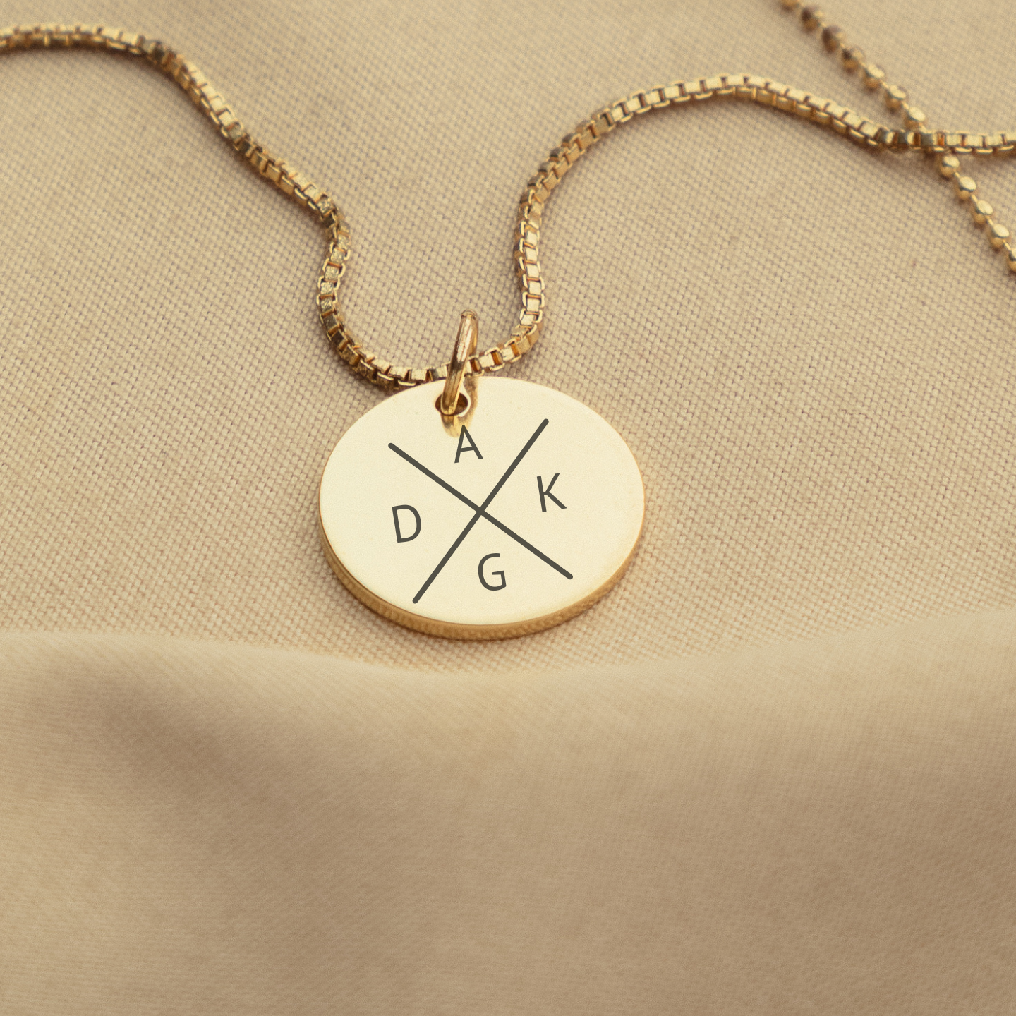 Halskette mit Intialen