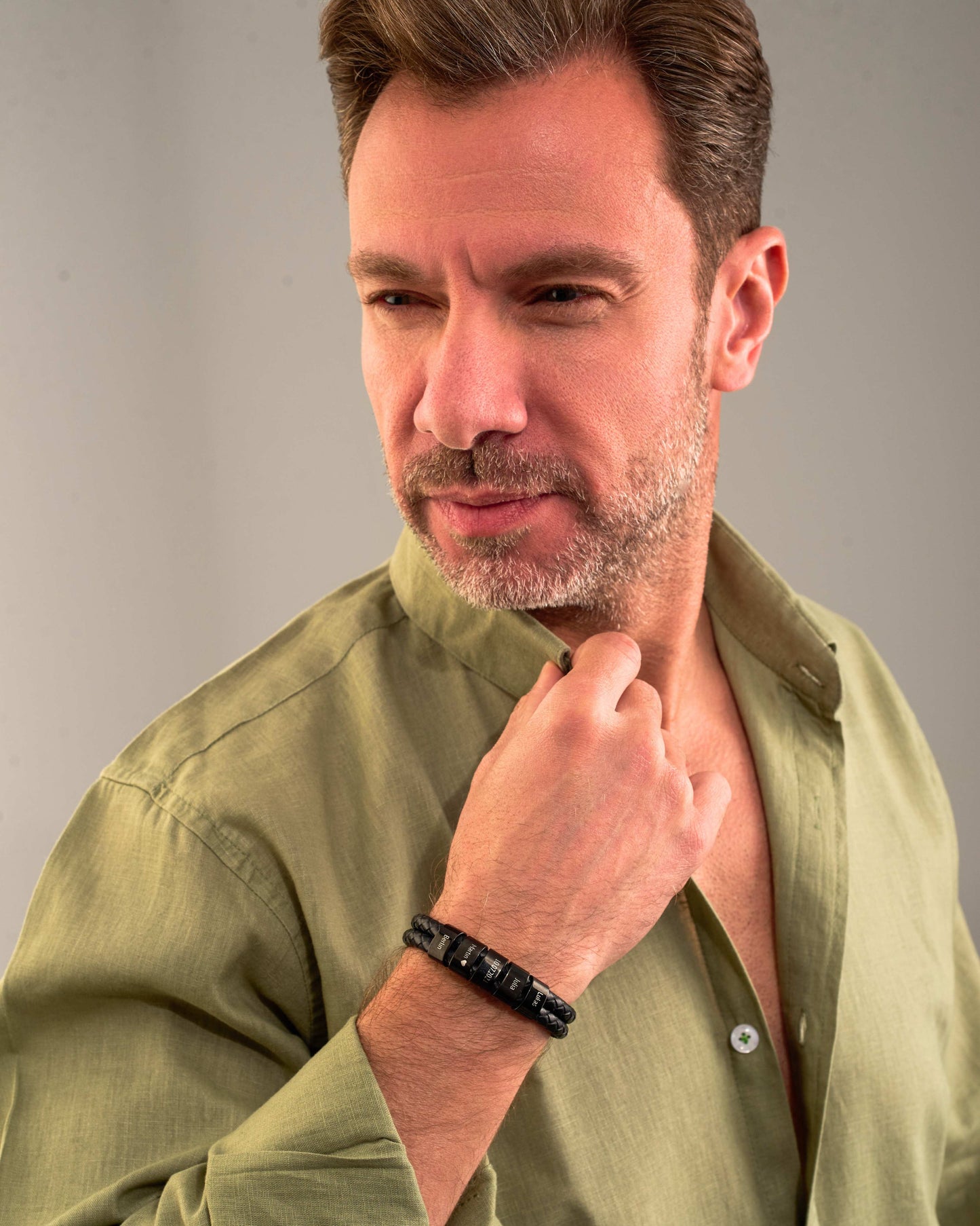 Lederarmband mit gravierten Beads